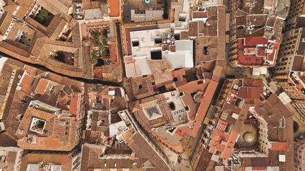Luftaufnahme der schönen alten Stadt mit den herrlichen Dächern, Malaga, Spanien - AAEF05679