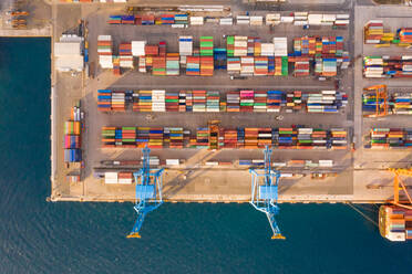 Luftaufnahme des Adriatic Gate Container Terminals, Rijeka, Kroatien. - AAEF05717
