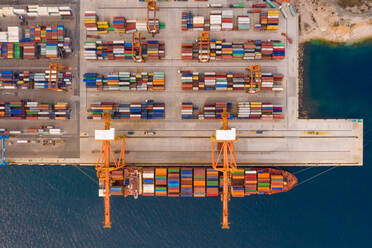 Luftaufnahme des Adriatic Gate Container Terminals, Rijeka, Kroatien. - AAEF05718