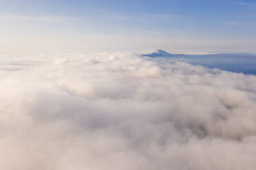 Luftaufnahme über den Wolken am Morgen, Kroatien. - AAEF05722