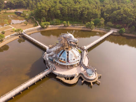 Luftaufnahme des verlassenen Wasserparks von Hue in Vietnam. - AAEF05792
