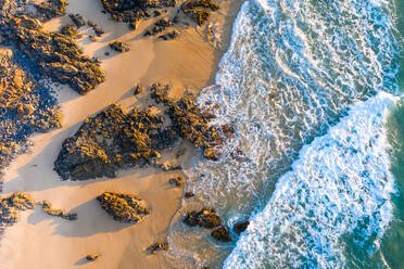 Luftaufnahme des Noosa Rocks Beach in Australien. - AAEF05825