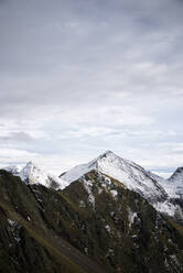 Schneebedeckte Gipfel im Tena-Tal, Provinz Huesca, Aragonien in Spanien. - CAVF69535