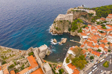 Luftaufnahme des historischen Ortes Tvrđava Bokar in der Altstadt von Dubrovnik, Kroatien. - AAEF06002