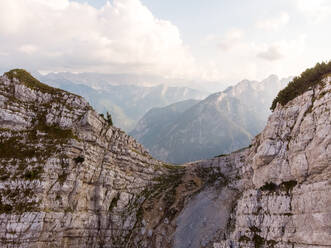 Luftaufnahme des Gipfeltrekkings Kransjka Gora in Slowenien. - AAEF06041