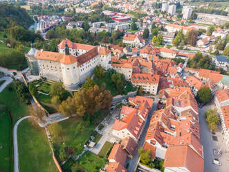 Luftaufnahme der Burg Skofja Loka in Slowenien. - AAEF06046