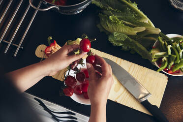 Woman preparing healthy food in kitchen - JOHF04684