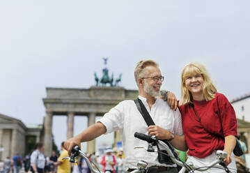 Father and daughter in front of a monument in Berlin - JOHF04722