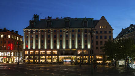 Illuminated city building - JOHF04790