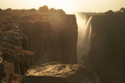 Victoriafälle bei Sonnenuntergang, Simbabwe - VEGF01053