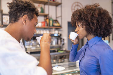 Couple drinking coffee in a cafe - FBAF01066