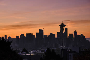 Downtown Seattle bei Sonnenaufgang, Foto 1 eines Panoramas - CAVF69958