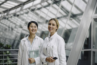 Portrait of two smiling female doctors - JOSF04000