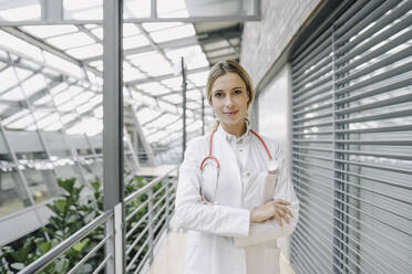 Portrait of a confident female doctor - JOSF04019