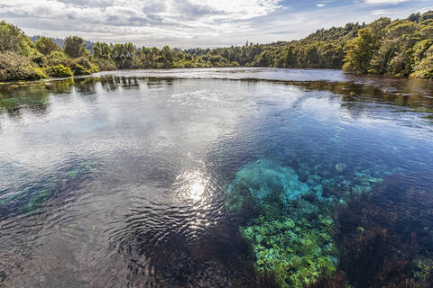 Neuseeland, Tasmanische Region, Takaka, Blick auf die Te Waikoropupu-Quellen, lizenzfreies Stockfoto