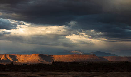 Dramatischer Himmel, Canyonlands National Park, Colorado Plateau. - CAVF70339