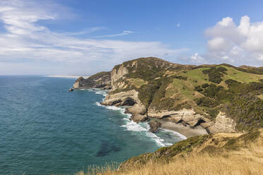 Neuseeland, Cliffs of Cape Farewell Landzunge an einem sonnigen Tag - FOF11387