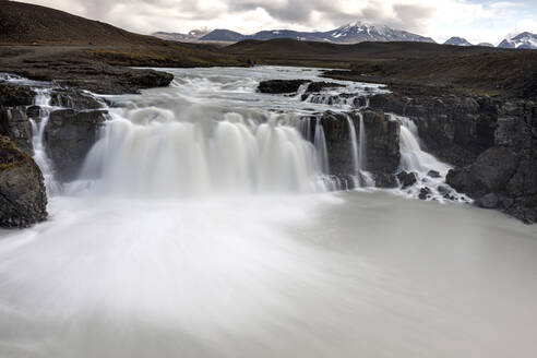 Gullfoss-Wasserfall, eine Reihe von Kaskaden am Fluss Hvita, Hrunamannahreppur, Island - CUF53582