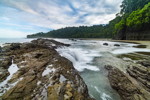 Strand Playa Arco, Uvita, Nationalpark Marino Ballena, Provinz Puntarenas, Pazifikküste von Costa Rica, Mittelamerika - RHPLF12990