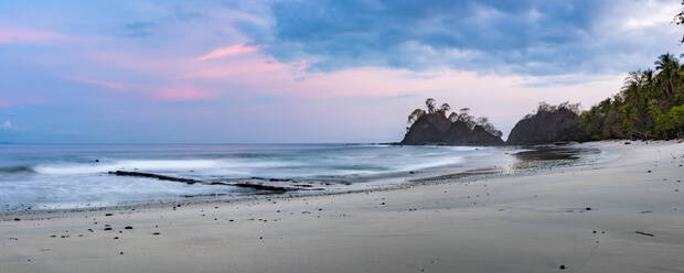 Strand von Punta Leona bei Sonnenaufgang, Provinz Puntarenas, Pazifikküste von Costa Rica, Mittelamerika - RHPLF12993