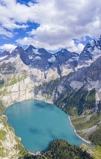 Luftaufnahme des alpinen Oeschinensees, Berner Oberland, Kandersteg, Kanton Bern Schweiz, Europa - RHPLF13056