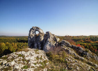 Okiennik Wielki (Fensterfelsen), Piaseczno, Krakau-Tschenstochauer Hochebene (Polnisches Jurahochland), Woiwodschaft Schlesien, Polen, Europa - RHPLF13134