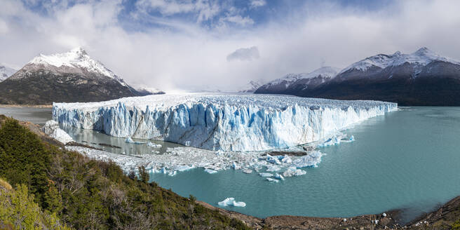 Southern terminus of Perito Moreno glacier, Lago Argentino and mountains, Los Glaciares National Park, UNESCO World Heritage Site, Santa Cruz, Argentina, South America - RHPLF13156