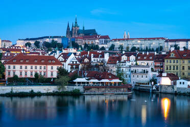 St. Vitus Cathedral and Prague Castle viewed from Charles Bridge during sunrise, UNESCO World Heritage Site, Prague, Czech Republic, Europe - RHPLF13161