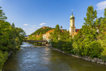 Blick auf den Fluss Mur, die Franziskanerkirche und das Schloss (Schlossberg) über der Stadt, Graz, Steiermark, Österreich, Europa - RHPLF13240