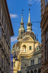 Blick auf bunte Architektur und das Rathaus im Hintergrund, Graz, Steiermark, Österreich, Europa - RHPLF13241