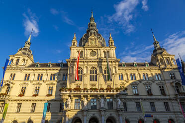 Blick auf das bunte Rathaus im späten Sonnenlicht, Graz, Steiermark, Österreich, Europa - RHPLF13242