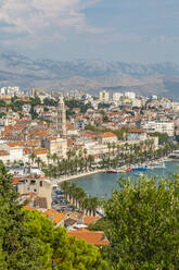 Panoramablick von oben auf die Stadt Split und die Kathedrale des Heiligen Domnius, Split, Dalmatinische Küste, Kroatien, Europa - RHPLF13244