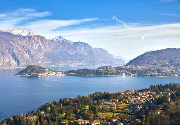 Bellagio und Varenna von Griante aus gesehen am Westufer des Comer Sees, Lombardei, Italienische Seen, Italien, Europa - RHPLF13260