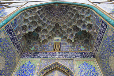 Ceiling, Masjed-e Imam Mosque, Maydam-e Iman square, Esfahan, Iran, Middle East - RHPLF13272