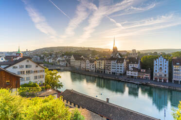 Sonnenaufgang über der Limmat vom Lindenhof aus gesehen, Zürich, Schweiz, Europa - RHPLF13310