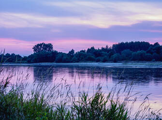 Weichsel bei Sonnenuntergang, Mecmierz bei Kazimierz Dolny, Woiwodschaft Lublin, Polen, Europa - RHPLF13332