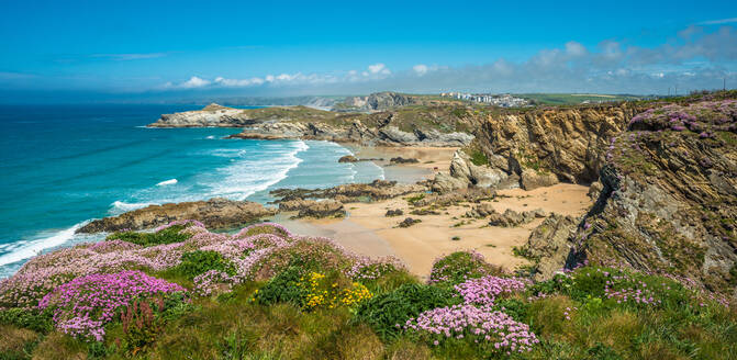 Spektakuläre Klippenküstenlandschaft bei Newquay in West Cornwall, England, Vereinigtes Königreich, Europa - RHPLF13355