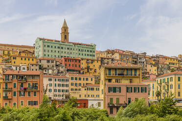 Die bunten Gebäude in Ventimiglia, Ligurien, Italien, Europa - RHPLF13370