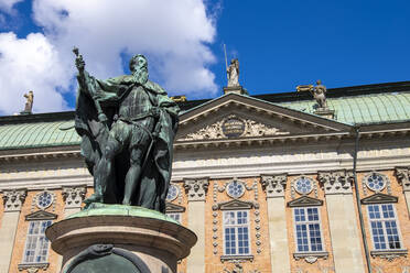 Statue von Gustavo Erici vor dem Riddarhuset (Haus des Adels) in Stockholm, Schweden, Skandinavien, Europa - RHPLF13378