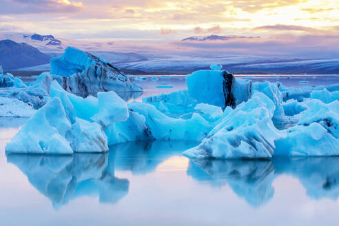 Lagune Jokulsarlon bei Mitternachtssonne, Island - CUF53953