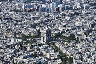 Luftaufnahme von Paris und Arc De Triomphe - CAVF71029