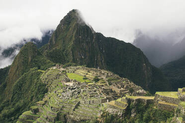 Luftaufnahme des historischen Machu Picchu vor dem Hintergrund des Berges Huayna Picchu - CAVF71335