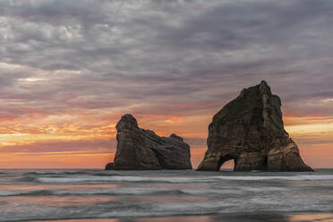 Neuseeland, Südinsel, Tasman, Wharariki Beach und Archway Islands - FOF11416