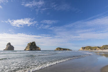New Zealand, South Island, Tasman, Wharariki Beach and Archway Islands - FOF11422
