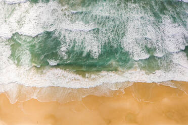 Luftaufnahme des versteckten Strandes in Alexandria Bay, Australien. - AAEF06136