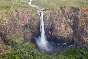 Luftaufnahme der Wallaman Falls im Girringun National Park, Australien. - AAEF06150
