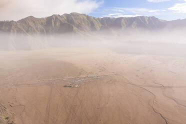 Luftaufnahme des Sandmeeres bei Gn. Batok Vulcan, Indonesien. - AAEF06214