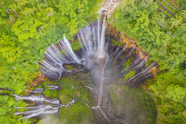 Luftaufnahme des Tumpak Sewu Wasserfalls, Indonesien. - AAEF06215