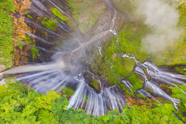 Luftaufnahme des Tumpak Sewu Wasserfalls, Indonesien. - AAEF06217