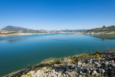 Überblick über den Stausee von Iznájar von den Höhlen von San Marcos, Málaga - CAVF71806